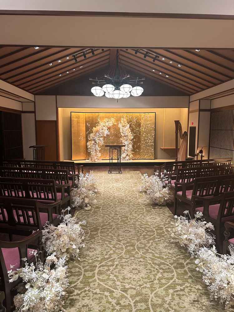 チャペルは和と洋が混ざった雰囲気でとても良かったです。