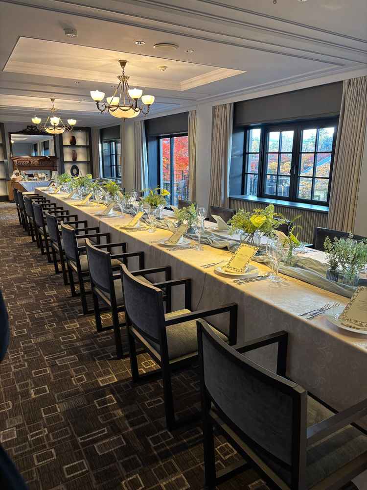 窓からとても紅葉が綺麗に見えました。またお部屋の中にお化粧室もあり無駄がないお部屋です！