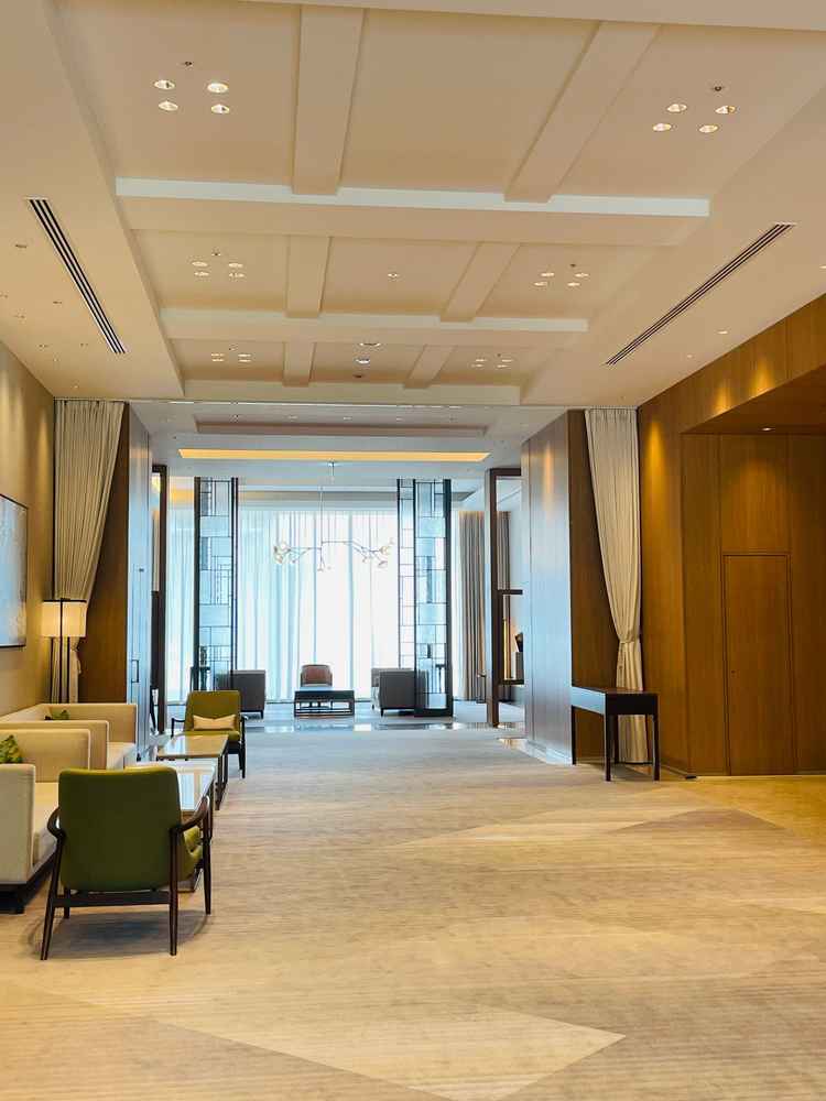 自然光たっぷりの挙式場所