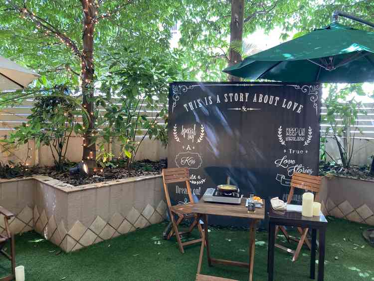 プライベート感のある庭でフランベの演出が興味深かったです。