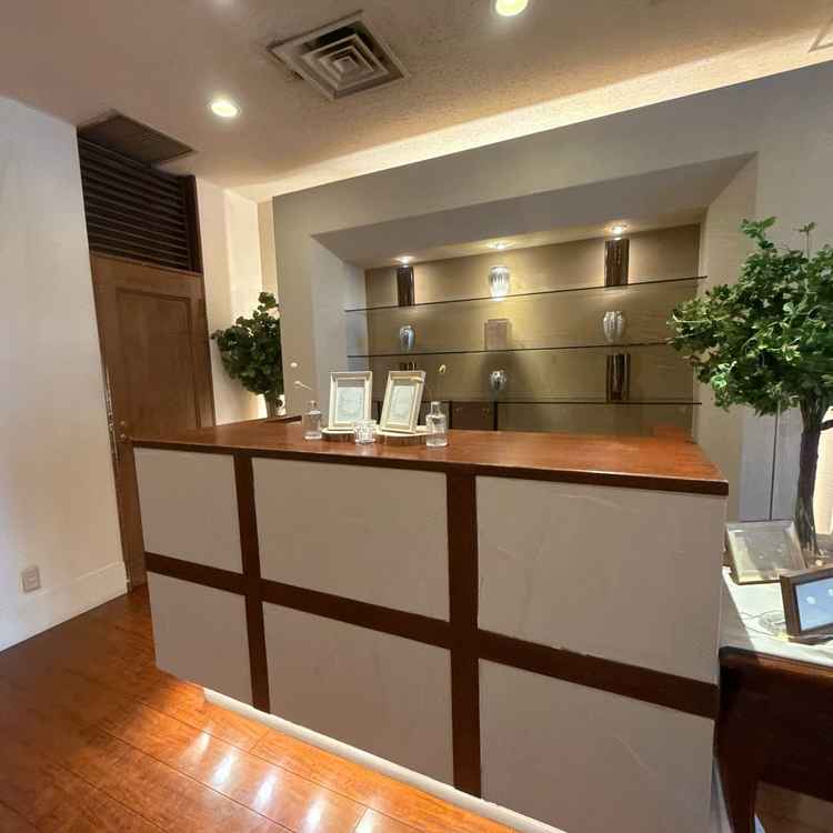 受付。4種のデザインから好きなものを選んでデコレーション出来る。余計なお金をかけなくていいのは助かる