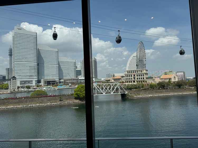 披露宴会場からの景色、高砂の後ろにこの景色が広がっています。