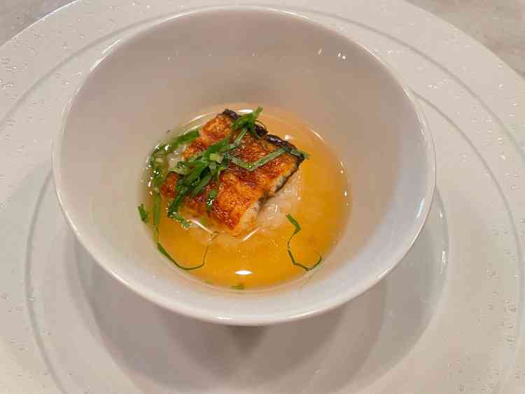 地元の素材(鰻)を使用した締めのお茶漬け