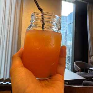 ドリンクをお通しで頂けるのは有難かったです！このドリンクしかも凄く美味しいですこれだけで来た価値あり