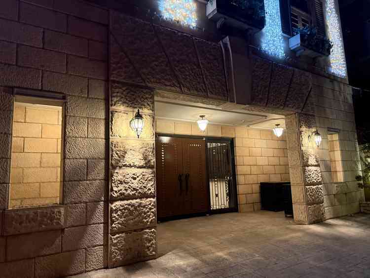 ゲストの入口ですが、ただの高級ホテルとかとは違い式場の格式を感じました。