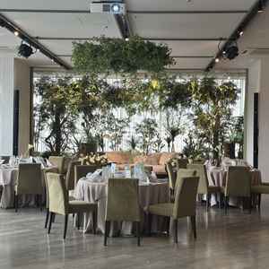 カジュアル印象の披露宴会場⓶