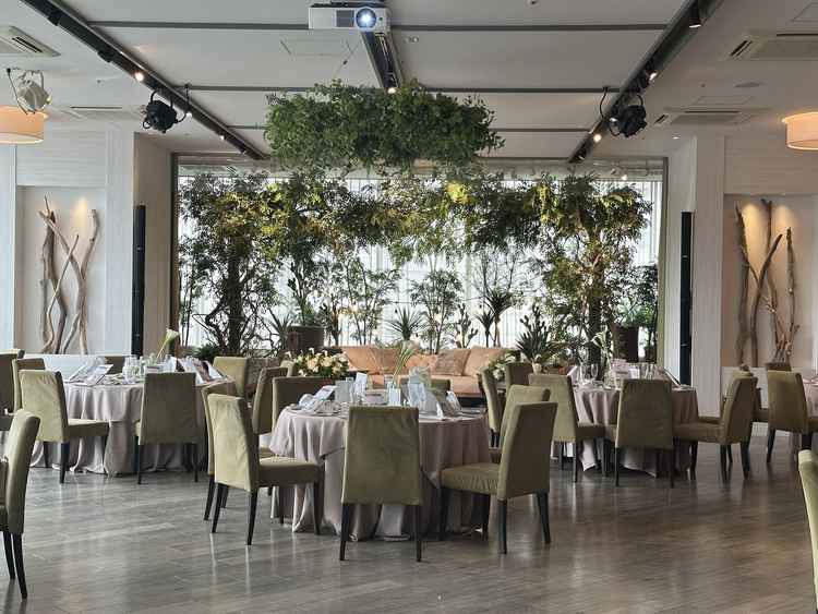 カジュアル印象の披露宴会場⓶