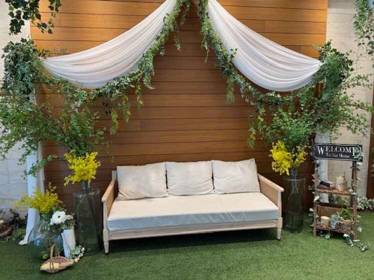 披露宴会場の雰囲気。ミニガーデンとなっていて違う雰囲気を感じられる。