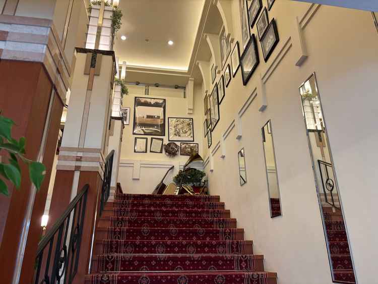 アンティーク調の小物が良い雰囲気