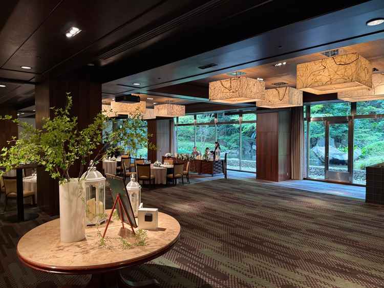 開放的な空間とホテルならではの格式