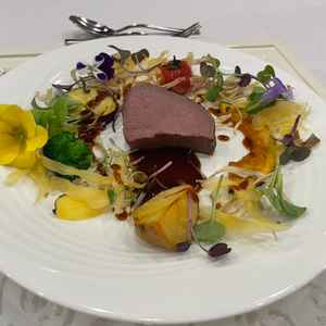 コース料理は和洋中から選択できその人に合った内容での提供が可能とのことでした。とても美味しかったです