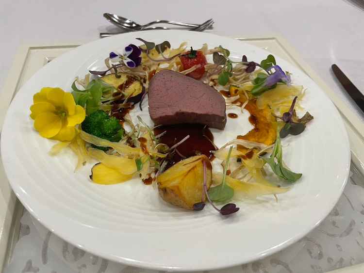 コース料理は和洋中から選択できその人に合った内容での提供が可能とのことでした。とても美味しかったです