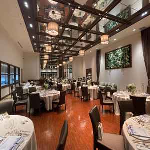 オープンキッチンの披露宴会場でした。とてもアットホームな雰囲気で年齢層の高い結婚式にマッチしそうです