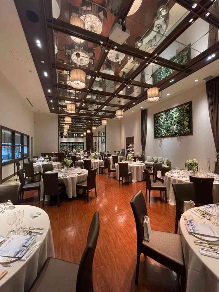 オープンキッチンの披露宴会場でした。とてもアットホームな雰囲気で年齢層の高い結婚式にマッチしそうです