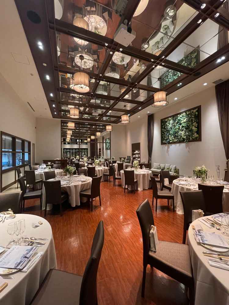 オープンキッチンの披露宴会場でした。とてもアットホームな雰囲気で年齢層の高い結婚式にマッチしそうです