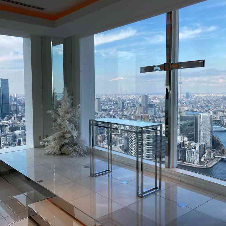 館内チャペル。白基調の内装で、洗練されている雰囲気でした。