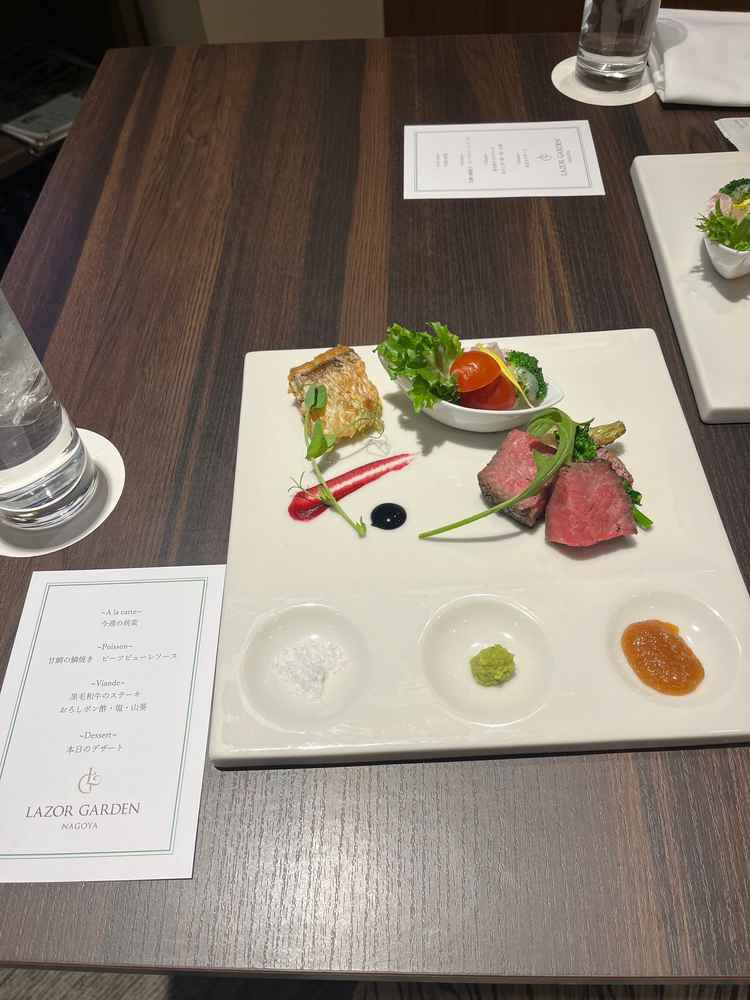 前菜、魚料理、お肉料理のワンプレートの試食会。お肉もとても柔らかく美味しかった。