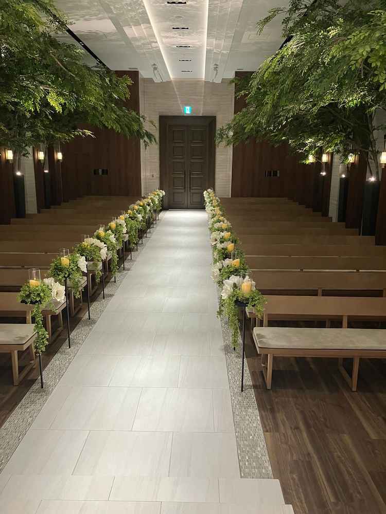 チャペルの写真です。本物の木を使っていて、森の中にいるような印象を持ちました。