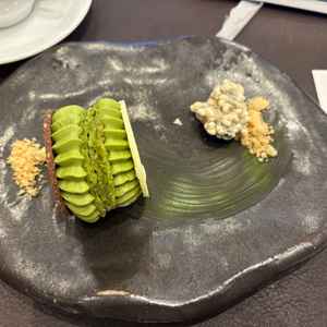 実際の式で出されているデザートを試食しました。両家のご縁をイメージされているとのこで心遣いが素敵です