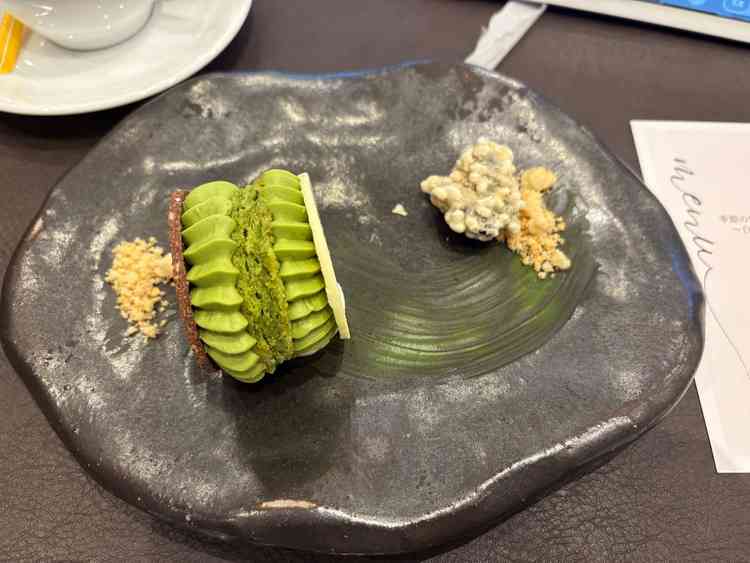 実際の式で出されているデザートを試食しました。両家のご縁をイメージされているとのこで心遣いが素敵です