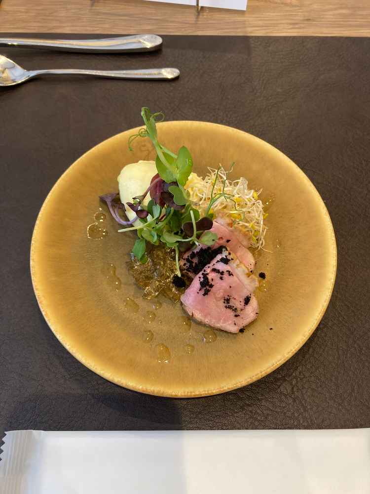 コース試食の前菜です。とうもろこしのムースが甘くておいしかったです。