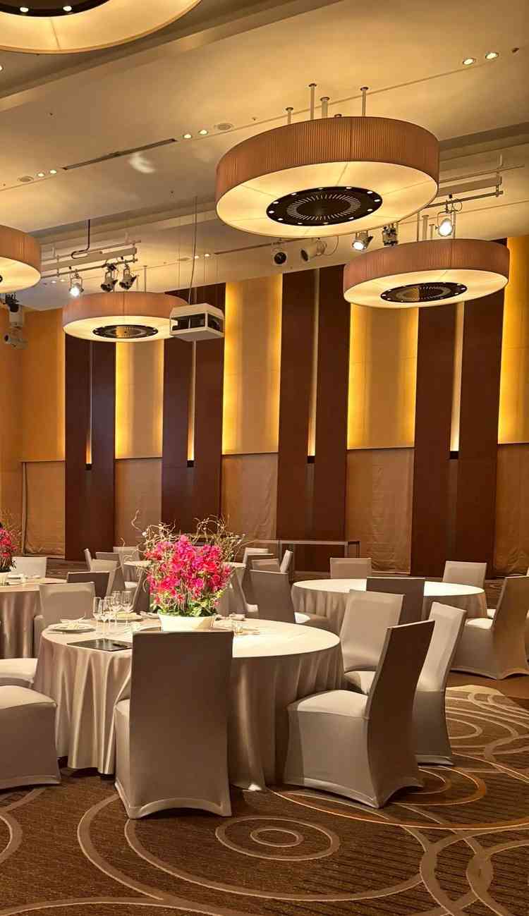 【風波 KAZANAMI】天井が高く、間接照明もとてもおしゃれで開放感があり最高です！