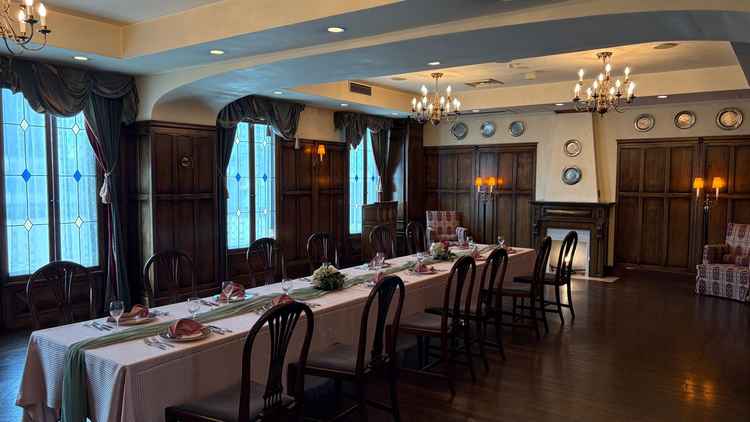 披露宴会場がアンティークな印象でアットホーム感あって良かったです