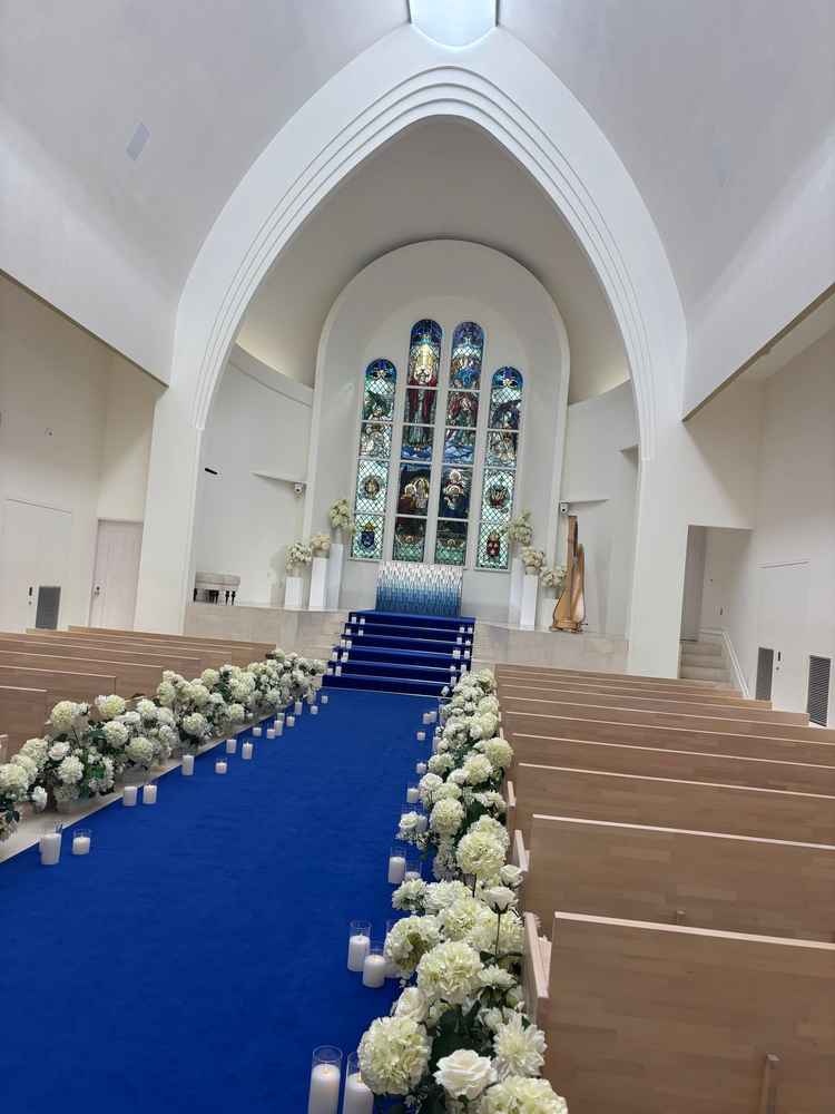 天井にムービーを流すことができるのが驚きました。