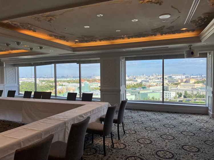 披露宴会場スカイガーデン。ディズニーパークが一望できるのが魅力。