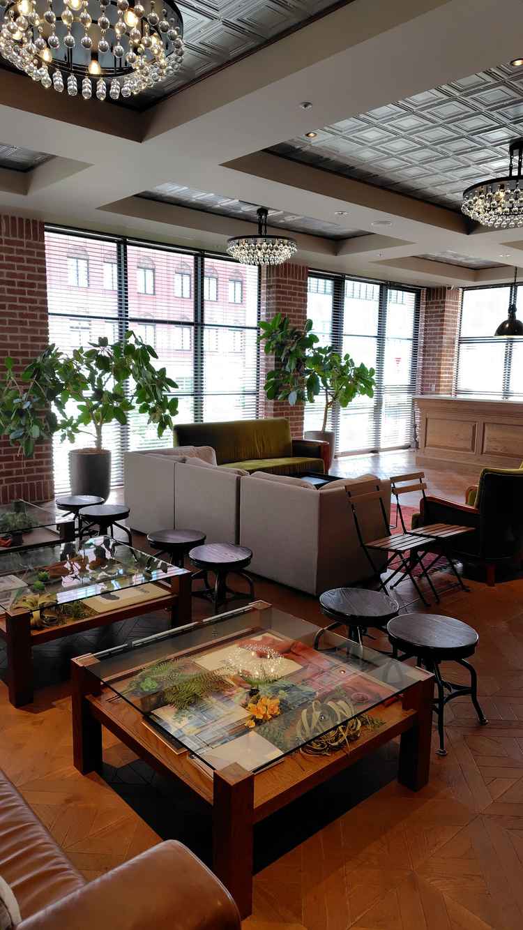 受付と待合スペース。カジュアルな雰囲気。