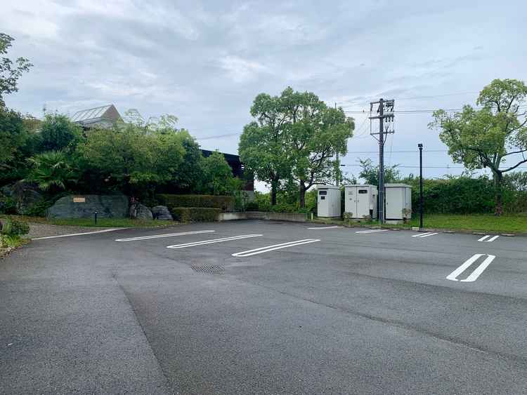 会食をする場所の駐車場