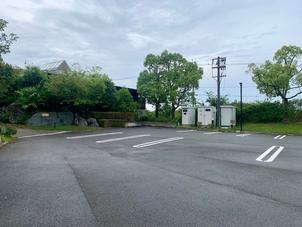 会食をする場所の駐車場