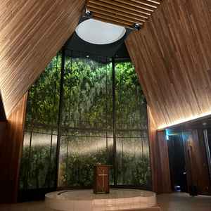 式場の写真。バッグの緑は造花とのことです。