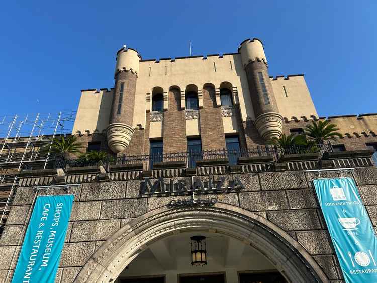 式場が入っている建物の入り口。最寄り駅から徒歩13分ありましたが、大阪城公園の中を歩くので楽しいです