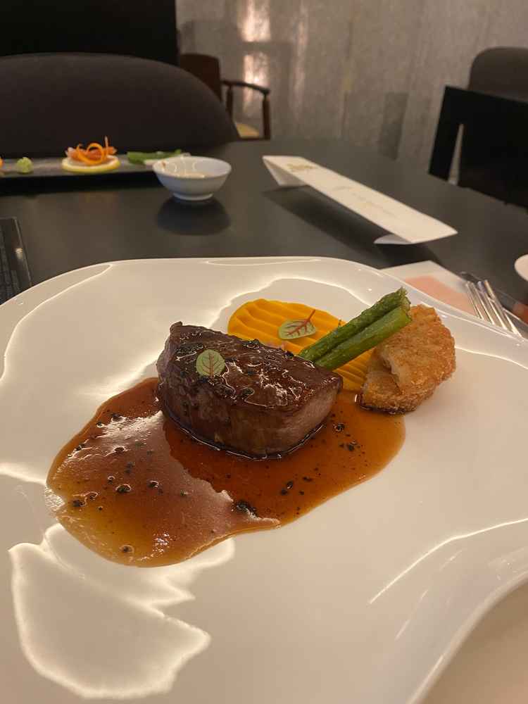 和洋折衷のメニューが豊富で、牛フィレ肉の試食が特に美味しかったです。