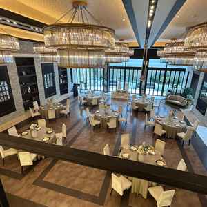 写真で見ていて気になっていた披露宴会場(40名セット)。雰囲気もサイズも理想通りで、ガーデンも素敵。