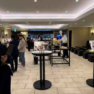 結婚式後、披露宴前にウェルカムパーティーをする会場。凝ったフィンガーフードも提供されていました。