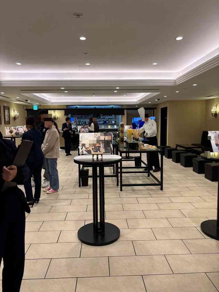 結婚式後、披露宴前にウェルカムパーティーをする会場。凝ったフィンガーフードも提供されていました。