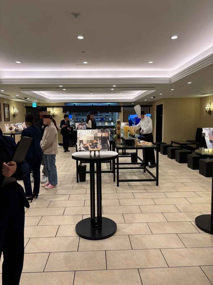 結婚式後、披露宴前にウェルカムパーティーをする会場。凝ったフィンガーフードも提供されていました。