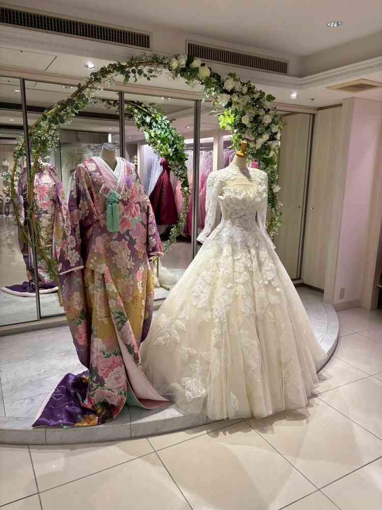 ドレスショップが館内にあるので、打合せもしやすそうです。種類もたくさんありました。