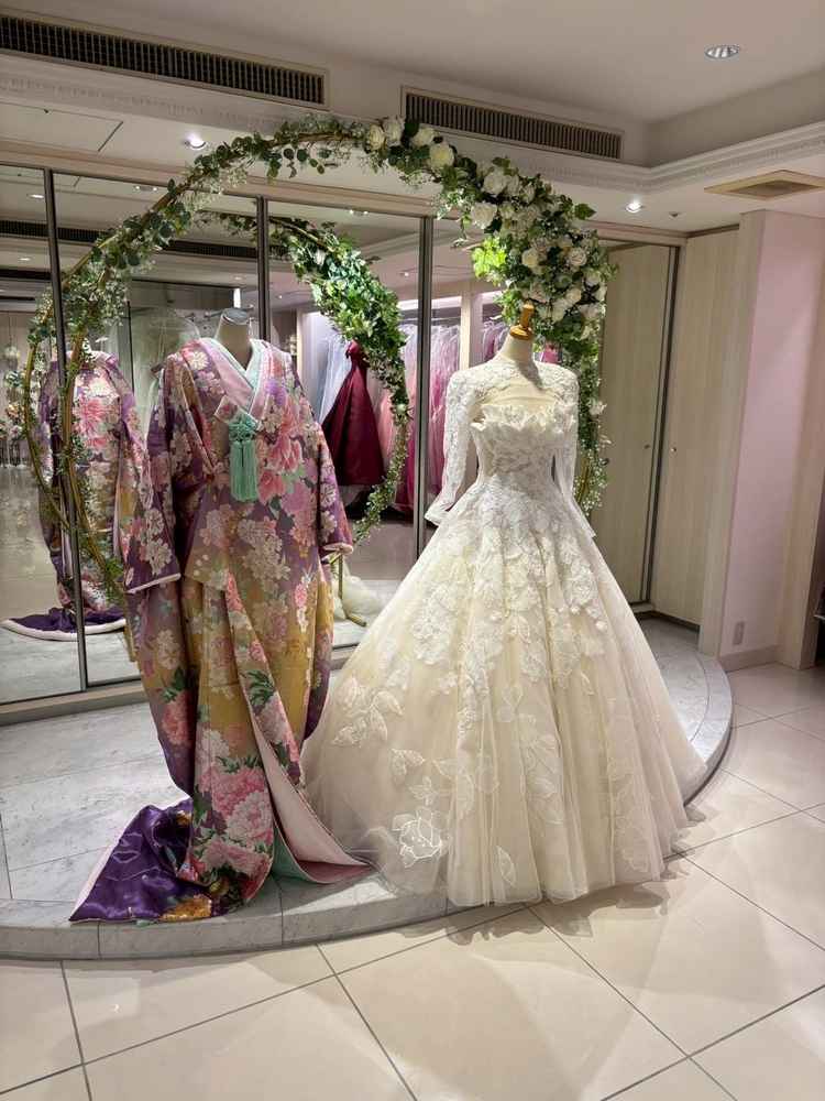ドレスショップが館内にあるので、打合せもしやすそうです。種類もたくさんありました。