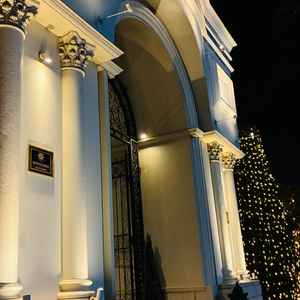 エントランスの門 夜のライトアップがされていて綺麗でした