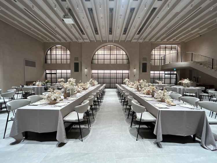 80名程度でも非常に余裕のある広さが確保された披露宴会場