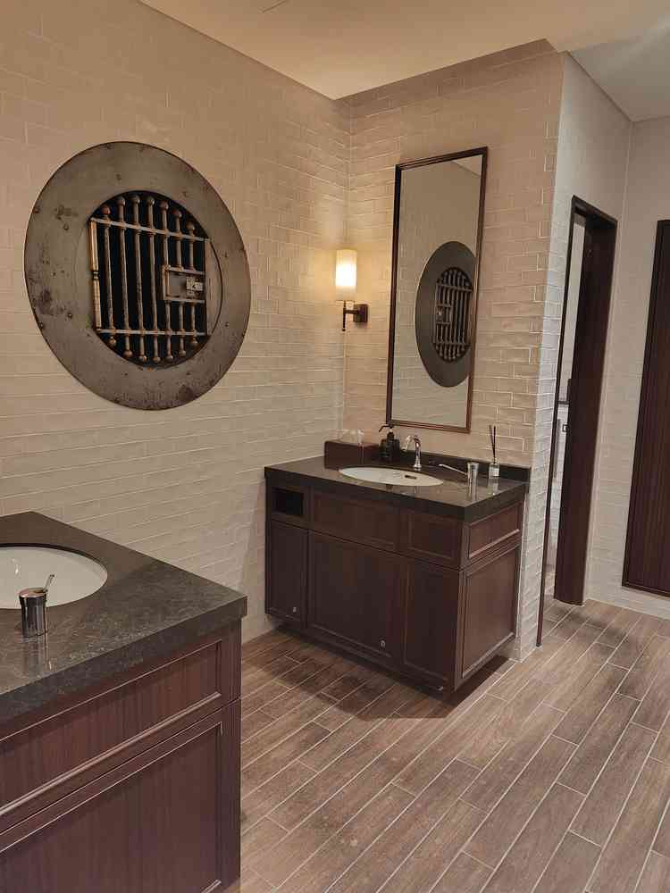 銀行時代の設備を生かした空間