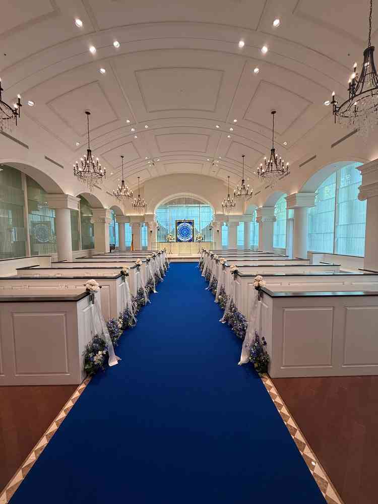 チャペル。高さもあり横幅も広かったので開放感がありました。バージンロードも広く歩きやすそうでした。