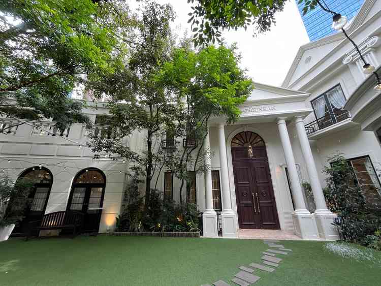 式場入り口、外観