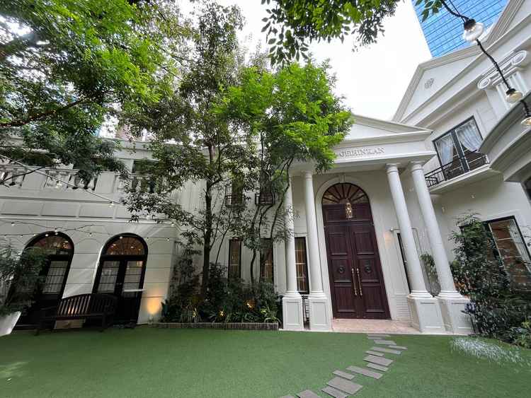 式場入り口、外観