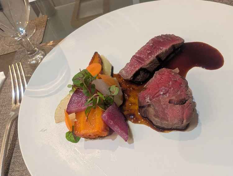試食の肉料理