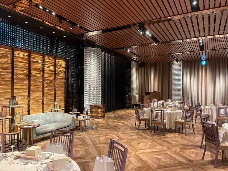 披露宴会場　新郎新婦席