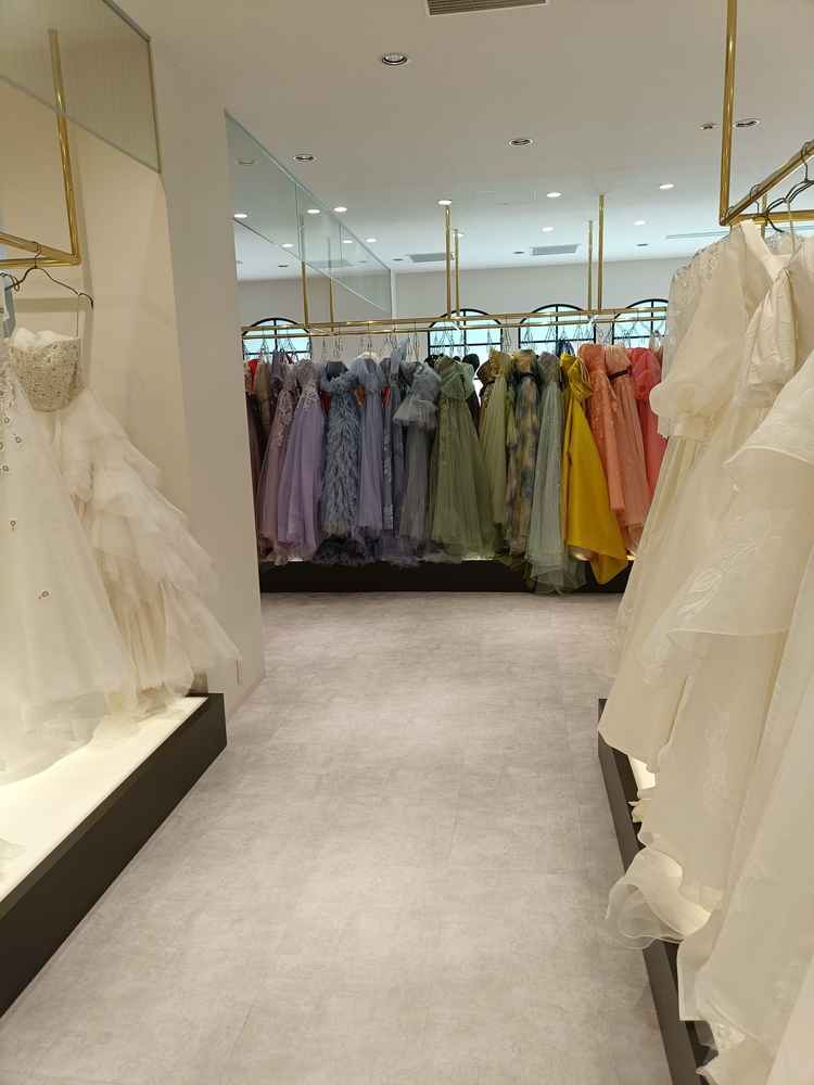 同じ建物の中にドレスショップが併設されておりワンストップで準備が捗りそうです